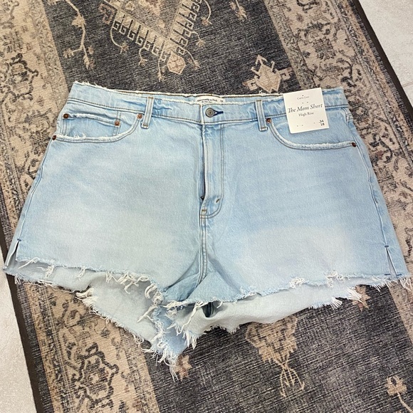 NWT Abercrombie | The Mom Short | 34/18 - Picture 1 of 4